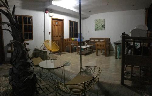 Tawala Hotel | Gon Tourist Inn