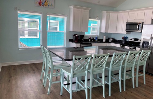 Port Bolivar Casa | Gone Fishin’ | Bright Beachfront Retreat on the Gulf – Sleeps 8