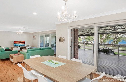 Gwandalan Casa | Gone Fishing- Lake Macquarie