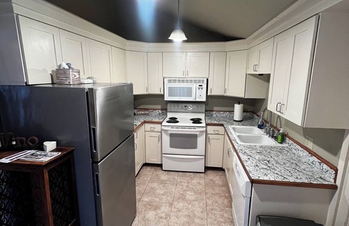 Logan Casa | GONGAGA 3 BEDROOM GEM ⭐️ Townhouse Rancher Memory Foam 🛏’s ⭐️ Close to Amenities