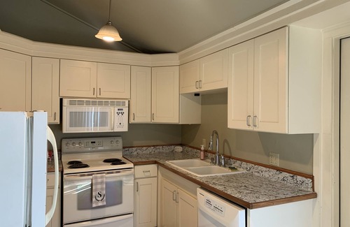 Logan Casa | GONGAGA 3 BEDROOM GEM ⭐️ Townhouse Rancher Memory Foam 🛏’s ⭐️ Close to Amenities