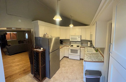 Logan Casa | GONGAGA 3 BEDROOM GEM ⭐️ Townhouse Rancher Memory Foam 🛏’s ⭐️ Close to Amenities