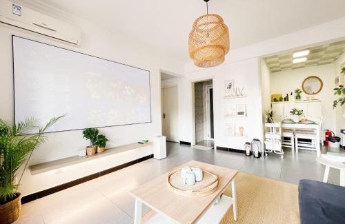 Weiyang Apartamento | Gongxi Home Plus Bell Tower Big Wild Goose Pagoda Tangcheng Terra Cotta Warriors6 metro away from Xian North Railway Station 3 minutes walk to Line 2 100 inch projection free trial service
