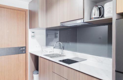 Pinang Apartamento | Good and Restful 1BR at The Smith Alam Sutera Apartment By Travelio