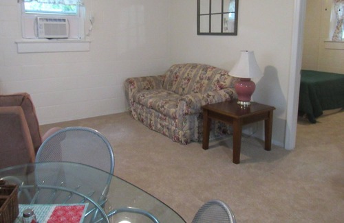 Rileyville Casa | Good Mill Riverfront Cottage