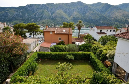 Kotor Apartamento | Buen lugar para vacaciones con vista al mar.