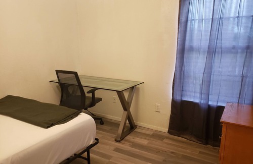 Southeast Houston Cama Y Desayuno | Good price, private room, central Houston
