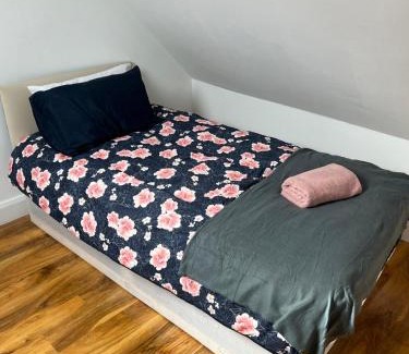 College Park and Old Oak Casa | Good Priced Single Rooms in East Acton