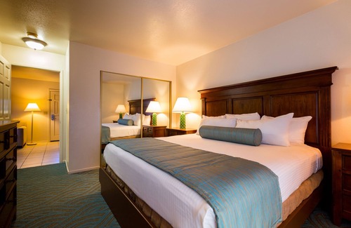 Oxnard Shores Hotel | Good-Value Accommodation! 3 Convenient Units, Kitchen, Onsite Parking!