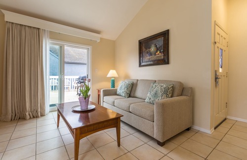 Oxnard Shores Hotel | Good-Value Accommodation! 3 Convenient Units, Kitchen, Onsite Parking!