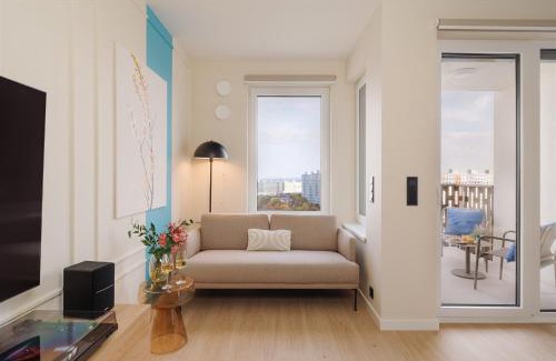 Prague 13 Apartamento | Good Vibe Studio near Metro - Garage, Air-Conditioning, Vinyl player