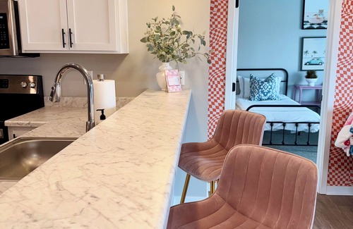 Waukee Apartamento | Good Vibes 2-Bedroom Apartment in Waukee - Central Location & Modern Comforts
