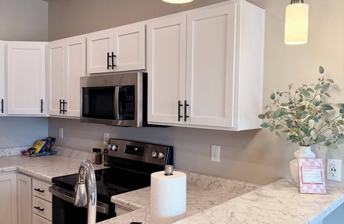 Waukee Apartamento | Good Vibes 2-Bedroom Apartment in Waukee - Central Location & Modern Comforts
