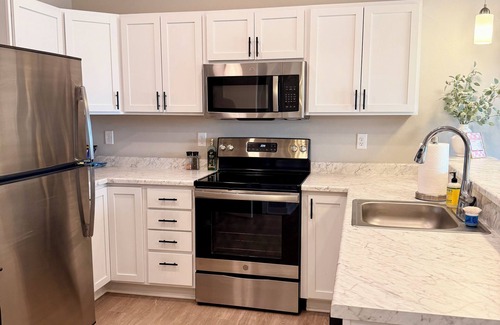 Waukee Apartamento | Good Vibes 2-Bedroom Apartment in Waukee - Central Location & Modern Comforts