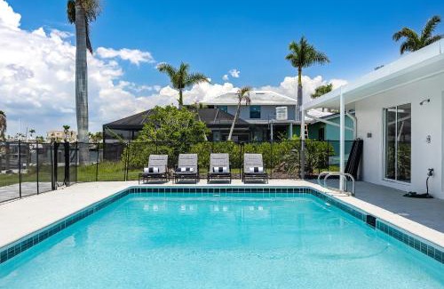 Siesta Isle Casa | Good Vibes and Tan Lines! Private Beach with Heated Pool - Villa Good Times, Fort Myers Beach