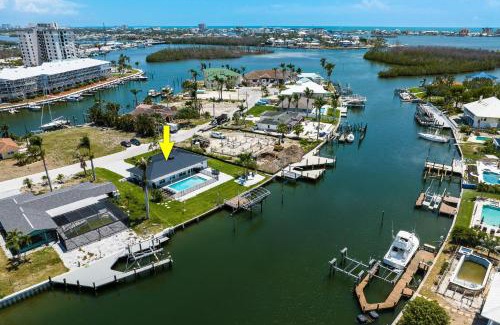Siesta Isle Casa | Good Vibes and Tan Lines! Private Beach with Heated Pool - Villa Good Times, Fort Myers Beach