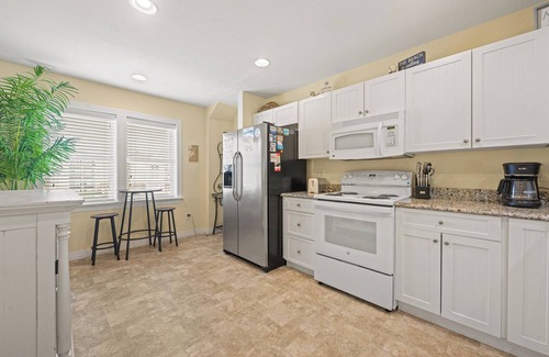 Bermuda Bay Casa | Good Vibes at Cambridge Cove Town Home, Family Fun Water Park, Beat Traffic with Flex-Stay