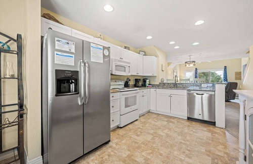 Bermuda Bay Casa | Good Vibes at Cambridge Cove Town Home, Family Fun Water Park, Beat Traffic with Flex-Stay
