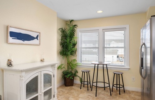 Bermuda Bay Casa | Good Vibes at Cambridge Cove Town Home, Family Fun Water Park, Beat Traffic with Flex-Stay
