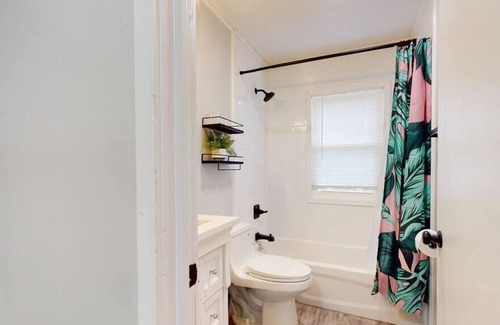Warren Casa | Good Vibes in Warren 2BR/1BTH