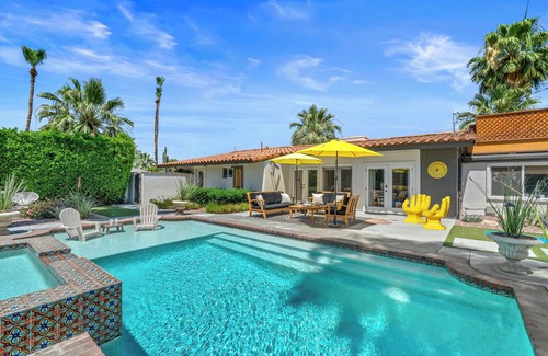 Warm Sands Casa | Good Vibes Only – Historic Spanish Hacienda with Pool, Spa, Fire Pit & Mountain Views