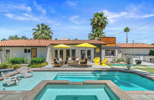 Warm Sands Casa | Good Vibes Only – Historic Spanish Hacienda with Pool, Spa, Fire Pit & Mountain Views