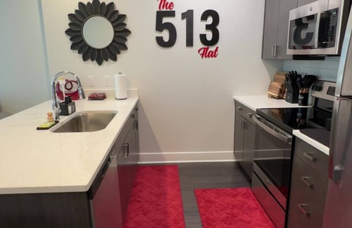 Mount Adams Apartamento | Good Vibes Only! Pool and Riverfront View! Walking dist to Banks & Stadiums !