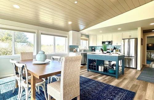 Ocean Shores Casa | Good Vibrations Unit #A Duplex on the Canal