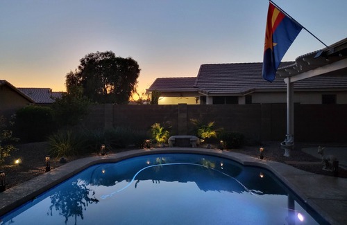 Cottonflower Casa | Goodyear, AZ 3 habitaciones, 2 1/2 baños 1900 pies cuadrados casa completa con piscina y spa.
