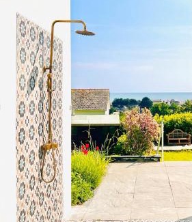 Pendine Casa | Gordy Hall -Sea facing Welsh cottage with stunning views