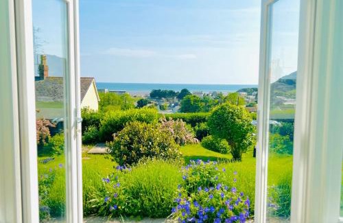 Pendine Casa | Gordy Hall -Sea facing Welsh cottage with stunning views