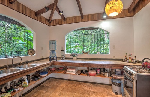 Chiguata Casa | Casa hermosa de 3 dormitorios en la jungla junto al mar