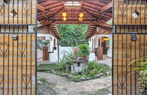 Chiguata Casa | Casa hermosa de 3 dormitorios en la jungla junto al mar