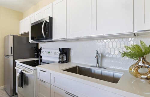 Waikiki Condominio | Gorgeous 1 Bdrm Waikiki Banyan Partial Ocean View T1