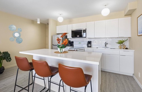 Waikiki Condominio | Gorgeous 1 Bdrm Waikiki Banyan Partial Ocean View T1