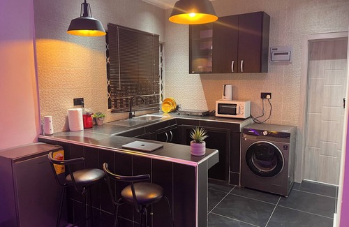 Teshie Casa | Gorgeous 1-bedroom apartment near Airport Hills with AC, WiFi