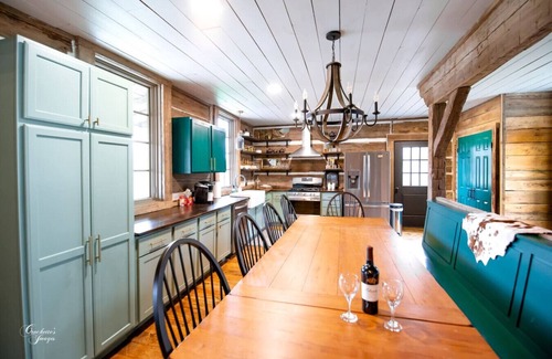 Jackson Cabina | Gorgeous 1856 Log Cabin, Completely Renovated