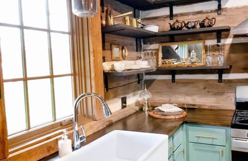 Jackson Cabina | Gorgeous 1856 Log Cabin, Completely Renovated