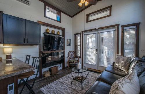 Upward Casa | Gorgeous 1BR Tiny Home with Pool and Bocce