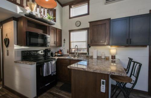 Upward Casa | Gorgeous 1BR Tiny Home with Pool and Bocce