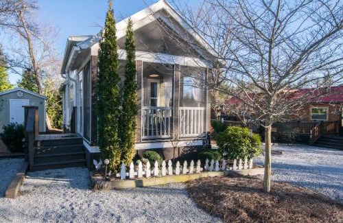 Upward Casa | Gorgeous 1BR Tiny Home with Pool and Bocce