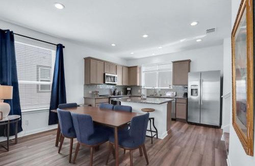 New Braunfels Casa | Gorgeous 2 BDR Cottage Minutes to Everything NBTX