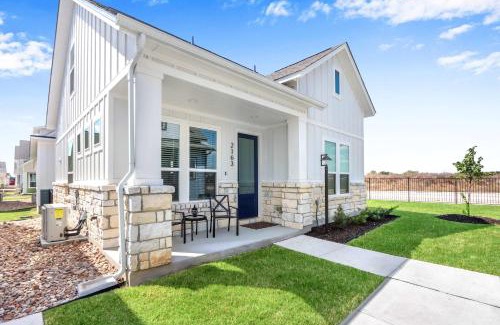 New Braunfels Casa | Gorgeous 2 BDR Cottage Minutes to Everything NBTX