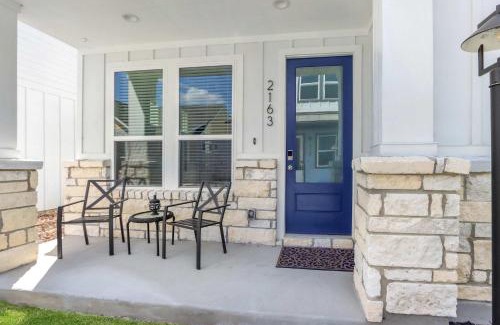 New Braunfels Casa | Gorgeous 2 BDR Cottage Minutes to Everything NBTX