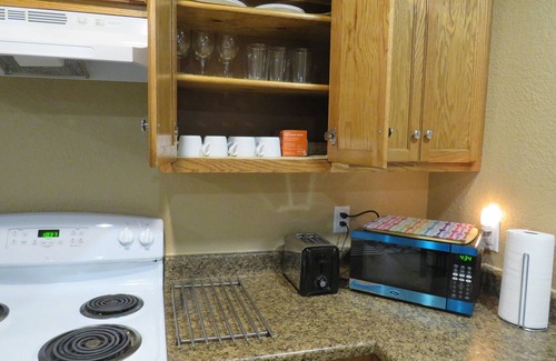 Gainesville Casa | Gorgeous 2 bed 2 bath house on 3 acres off Hwy 82