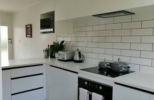 Takapuna Casa | Gorgeous 2 Bed Rooms & Garage Centre Takapuna
