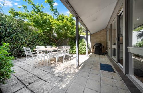 Kingston Casa | Gorgeous 2-Bed Townhouse with Patio, BBQ & Parking