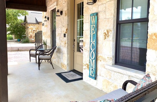 Gruene Casa | Gorgeous 2 bedroom Casita on the Guadalupe River walking distance from Gruene.