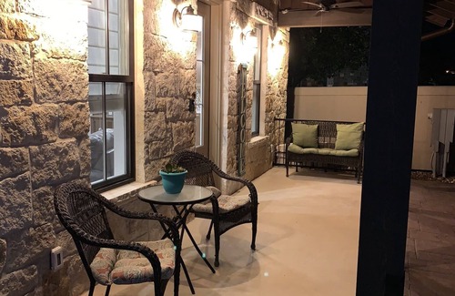 Gruene Casa | Gorgeous 2 bedroom Casita on the Guadalupe River walking distance from Gruene.