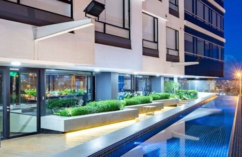 Quito Apartamento | Precioso apartamento de lujo de 2 dormitorios con piscina, gimnasio, vistas y más en Quito